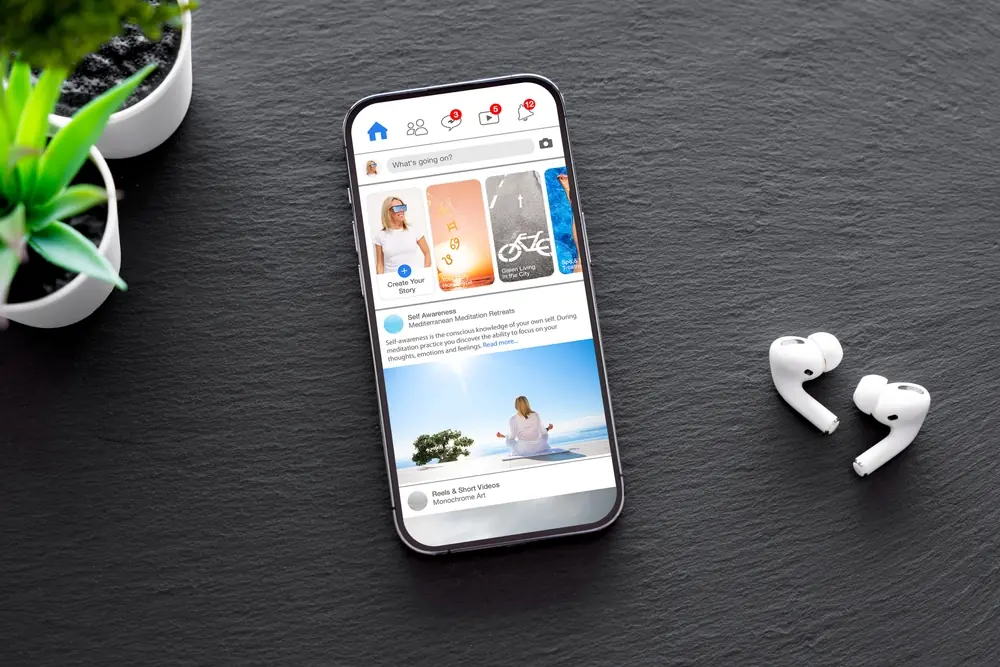 Mockup,For,Social,Media,Content,On,Mobile,Phone